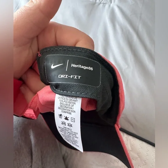 Pink Nike dryfit hat never worn - Picture 3 of 8